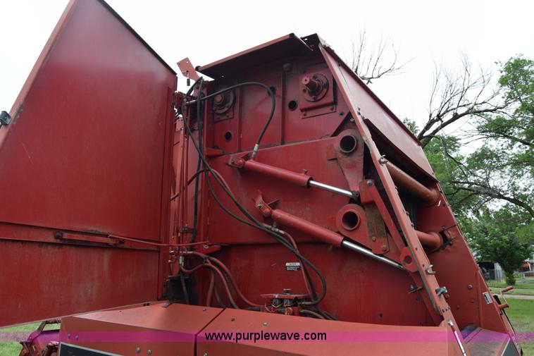 image for item J6640 1994 Case IH 8465A round baler