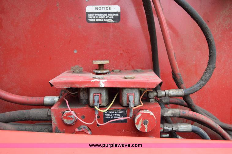 image for item J6640 1994 Case IH 8465A round baler