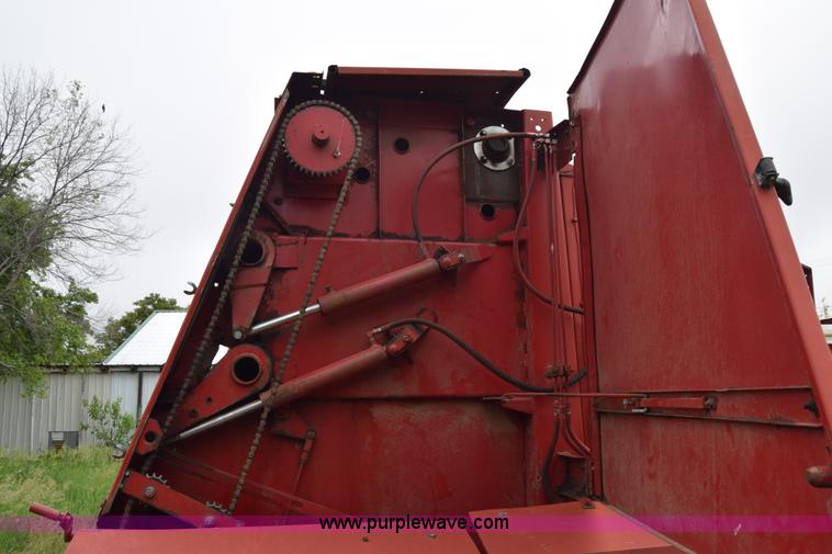 image for item J6640 1994 Case IH 8465A round baler