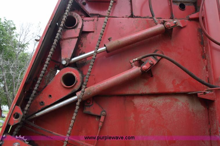 image for item J6640 1994 Case IH 8465A round baler