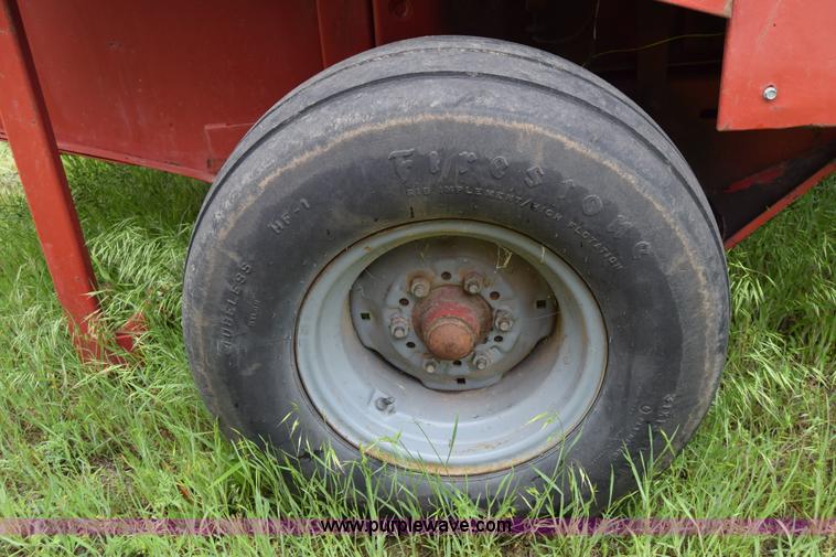 image for item J6640 1994 Case IH 8465A round baler