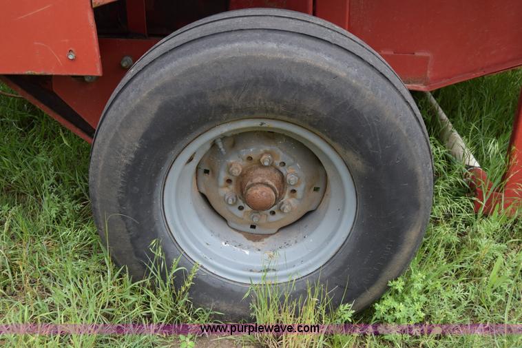 image for item J6640 1994 Case IH 8465A round baler