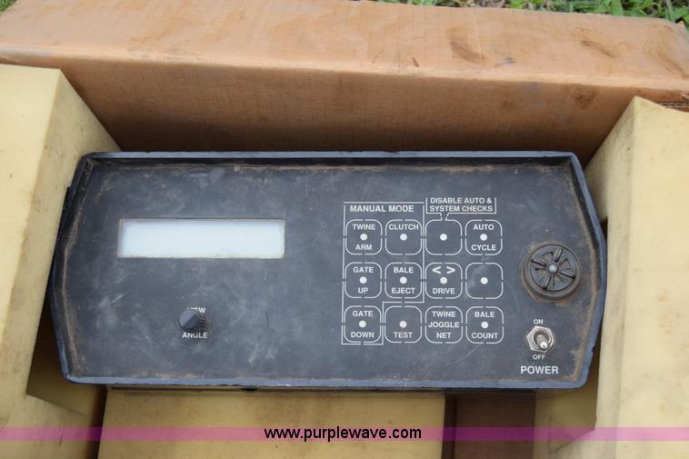 image for item J6640 1994 Case IH 8465A round baler