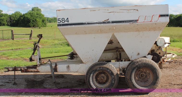 image for item K6775 Willmar 500 fertilizer spreader