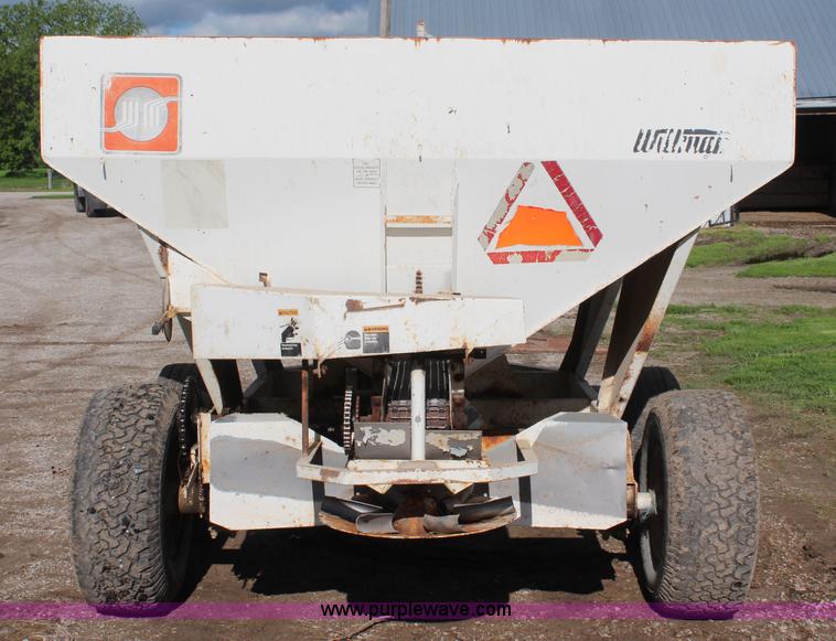 image for item K6775 Willmar 500 fertilizer spreader