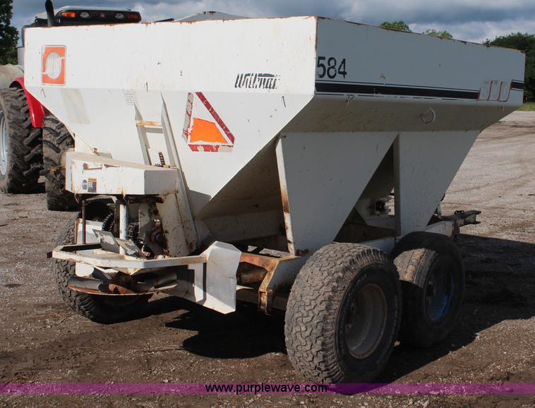 image for item K6775 Willmar 500 fertilizer spreader