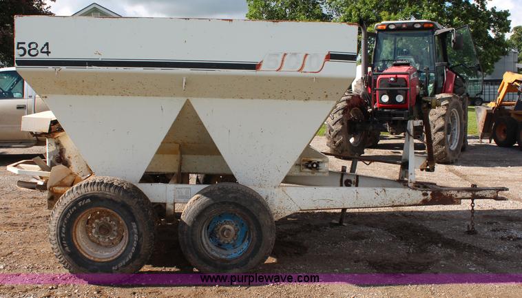 image for item K6775 Willmar 500 fertilizer spreader