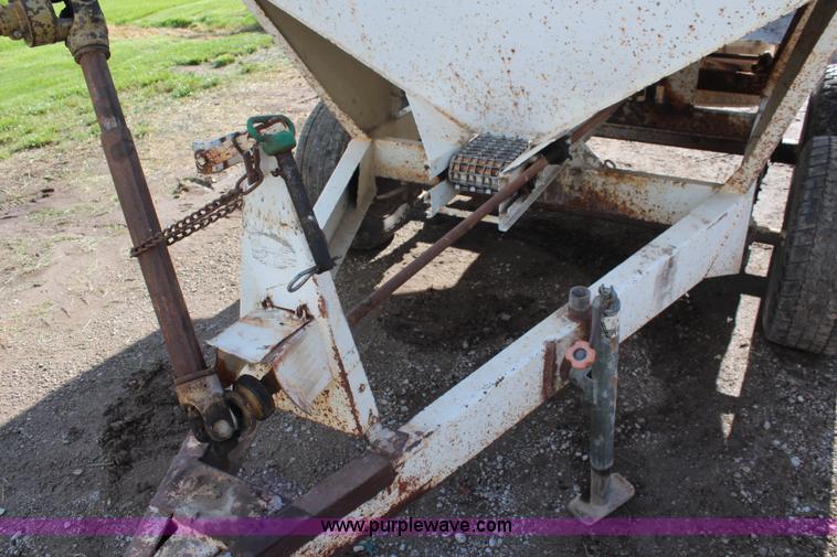 image for item K6775 Willmar 500 fertilizer spreader