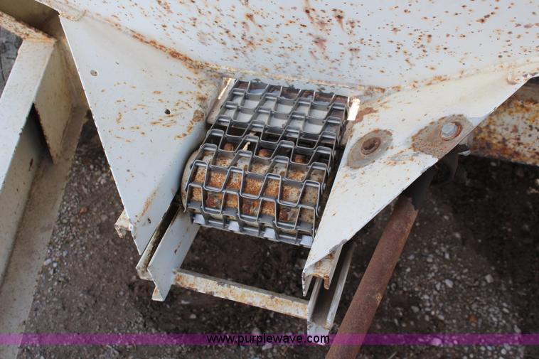 image for item K6775 Willmar 500 fertilizer spreader