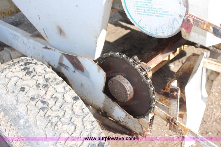 image for item K6775 Willmar 500 fertilizer spreader