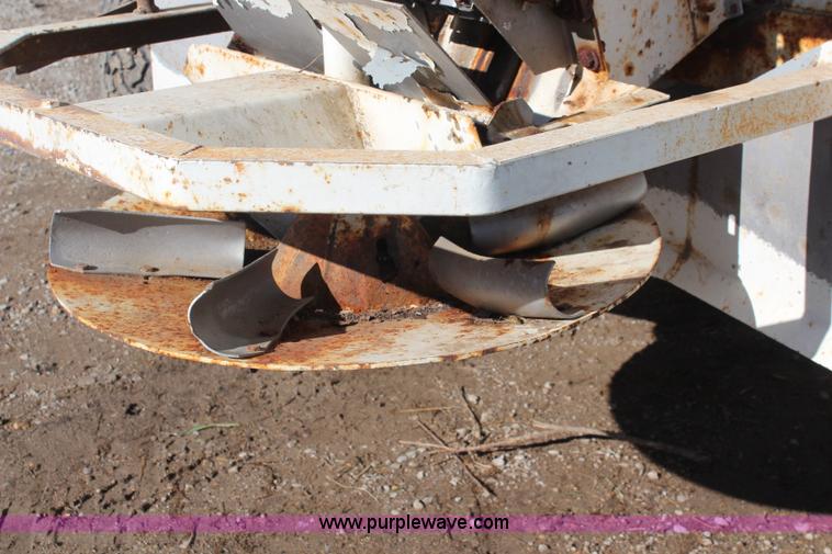 image for item K6775 Willmar 500 fertilizer spreader
