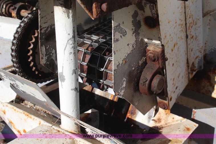 image for item K6775 Willmar 500 fertilizer spreader