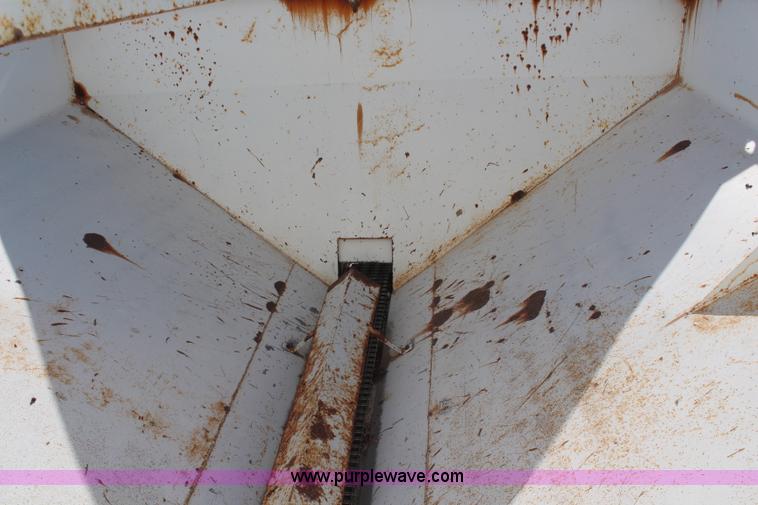 image for item K6775 Willmar 500 fertilizer spreader