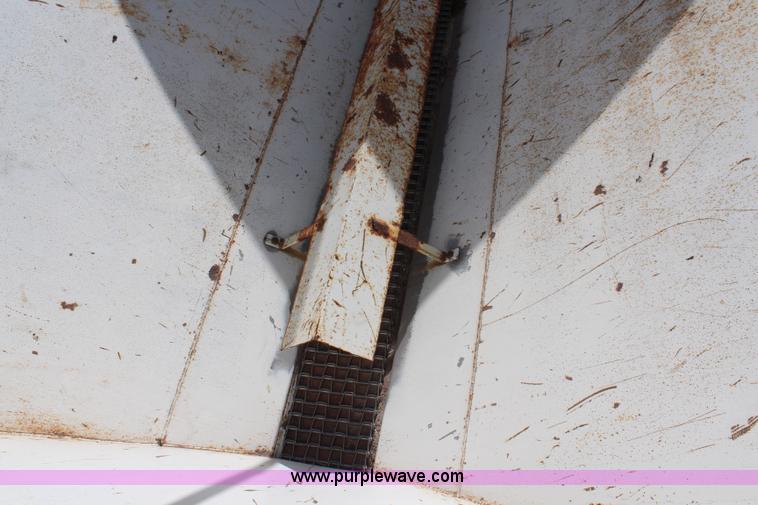 image for item K6775 Willmar 500 fertilizer spreader