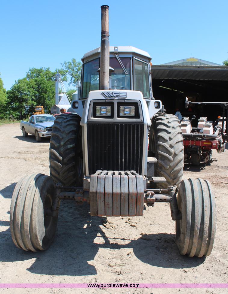 image for item K6875 1982 White 2-135 tractor