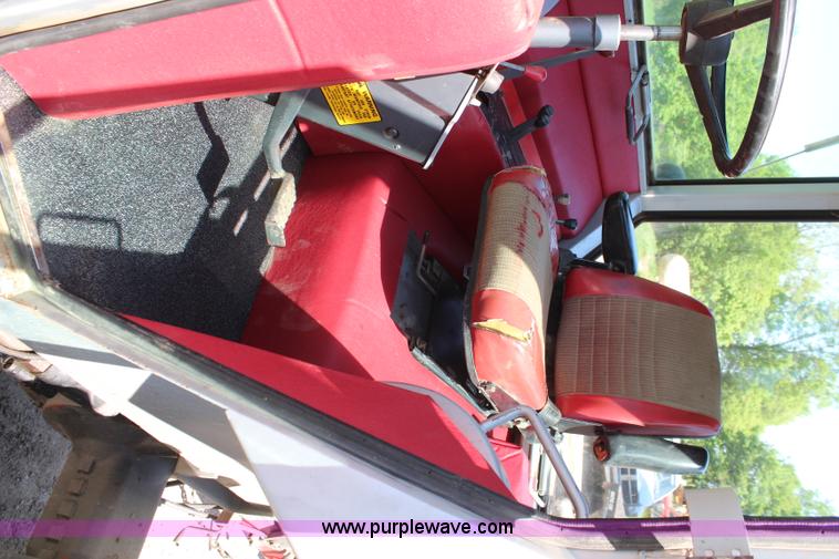 image for item K6875 1982 White 2-135 tractor