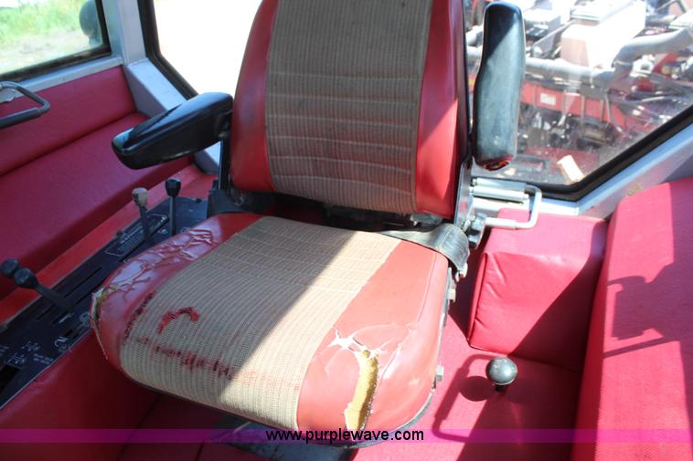 image for item K6875 1982 White 2-135 tractor