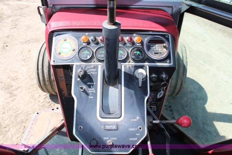 image for item K6875 1982 White 2-135 tractor