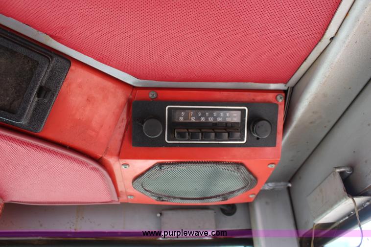 image for item K6875 1982 White 2-135 tractor