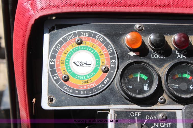 image for item K6875 1982 White 2-135 tractor