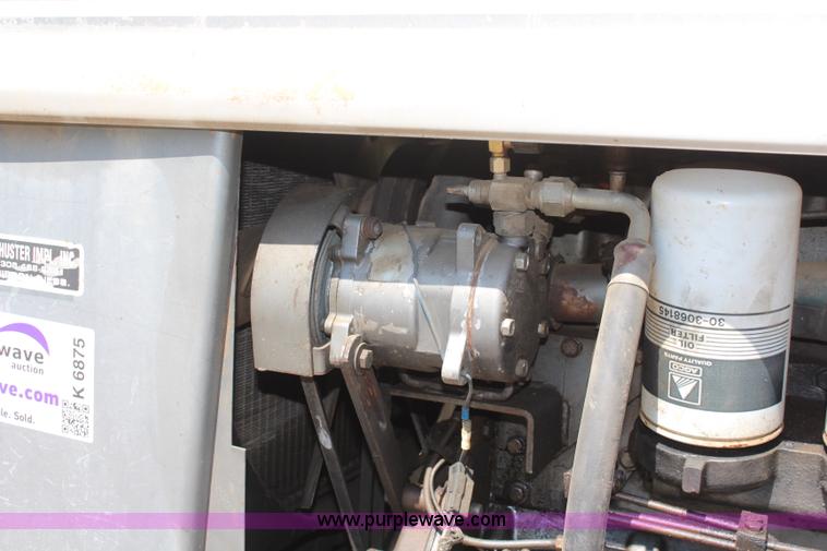 image for item K6875 1982 White 2-135 tractor