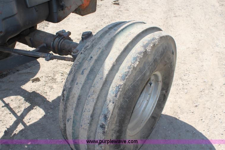 image for item K6875 1982 White 2-135 tractor