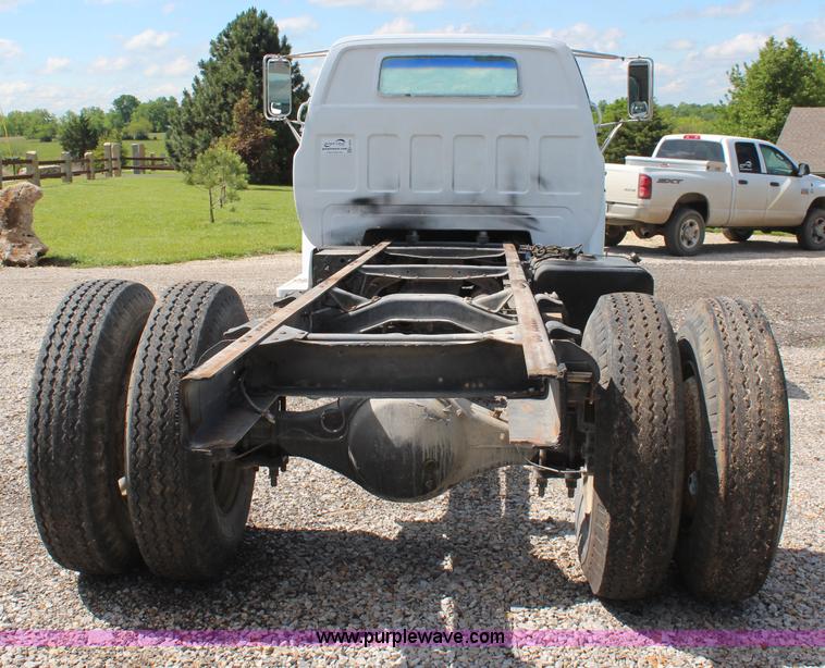 image for item K6892 1988 GMC TopKick truck cab and chassis