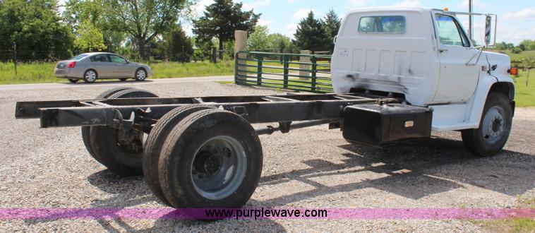 image for item K6892 1988 GMC TopKick truck cab and chassis
