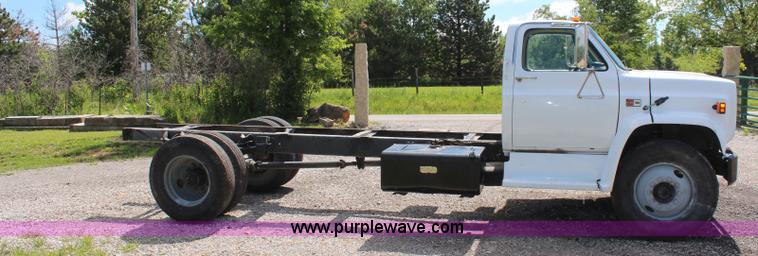 image for item K6892 1988 GMC TopKick truck cab and chassis