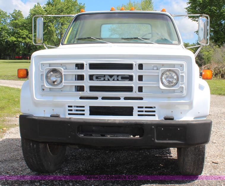 image for item K6892 1988 GMC TopKick truck cab and chassis