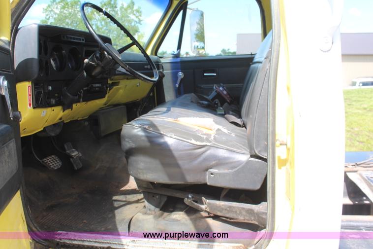 image for item K6892 1988 GMC TopKick truck cab and chassis