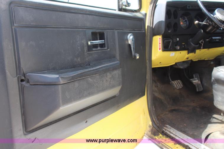 image for item K6892 1988 GMC TopKick truck cab and chassis