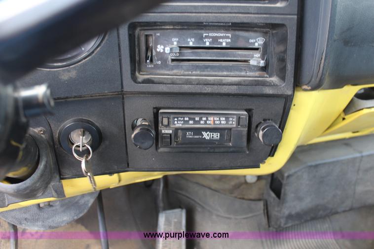 image for item K6892 1988 GMC TopKick truck cab and chassis