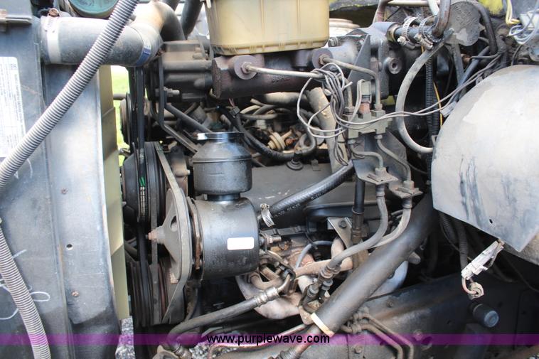 image for item K6892 1988 GMC TopKick truck cab and chassis