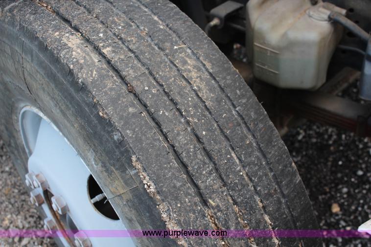 image for item K6892 1988 GMC TopKick truck cab and chassis