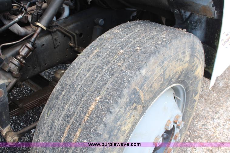 image for item K6892 1988 GMC TopKick truck cab and chassis