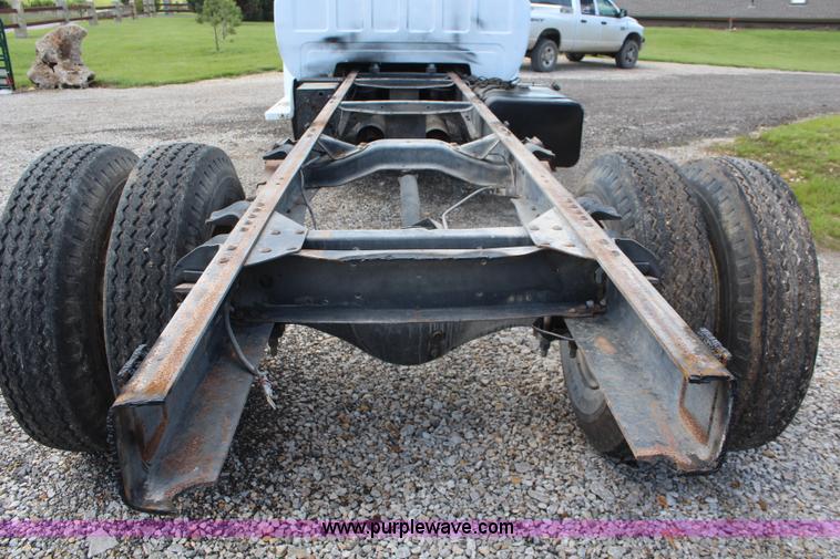 image for item K6892 1988 GMC TopKick truck cab and chassis