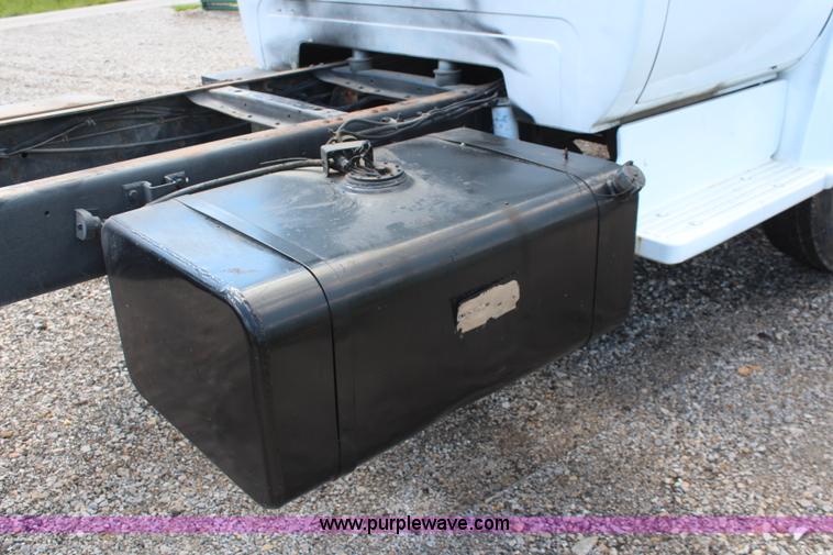 image for item K6892 1988 GMC TopKick truck cab and chassis