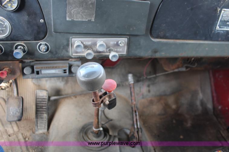 image for item K6975 1967 International Loadstar 1600 applicator truck