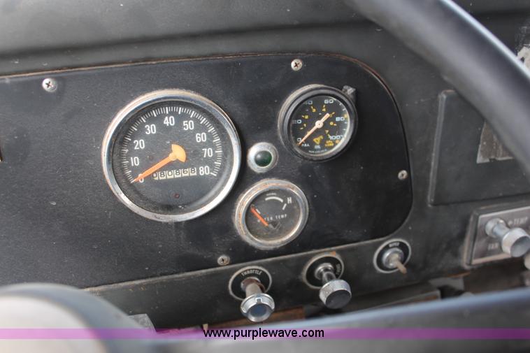 image for item K6975 1967 International Loadstar 1600 applicator truck