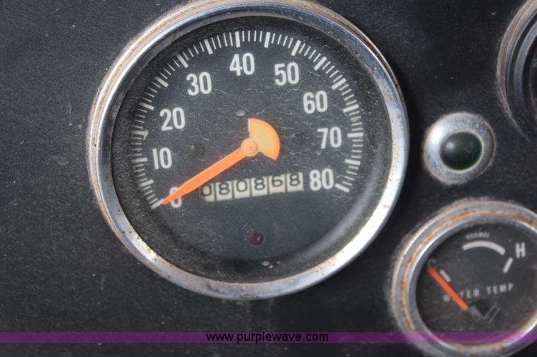 image for item K6975 1967 International Loadstar 1600 applicator truck