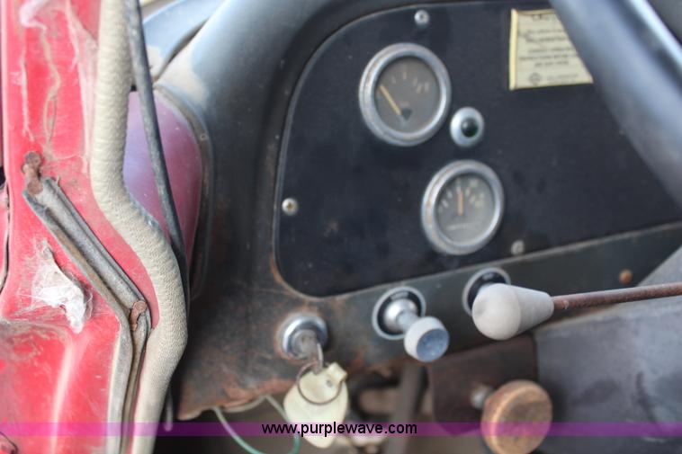 image for item K6975 1967 International Loadstar 1600 applicator truck