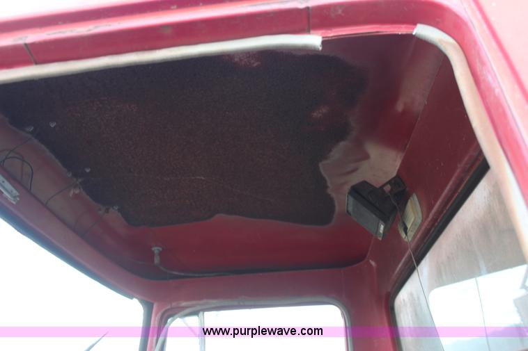 image for item K6975 1967 International Loadstar 1600 applicator truck