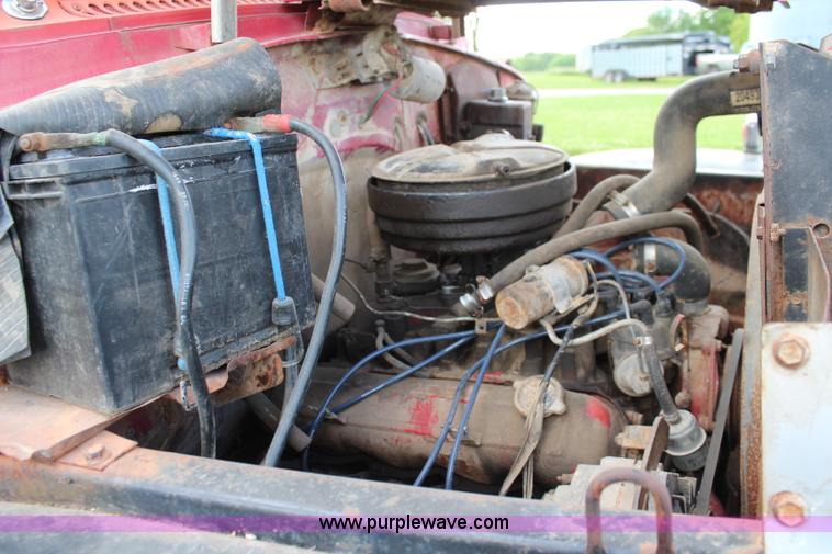 image for item K6975 1967 International Loadstar 1600 applicator truck