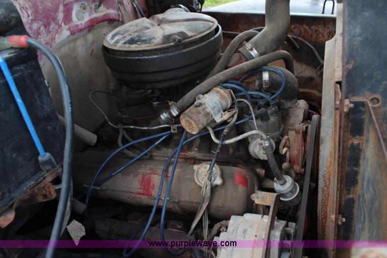 image for item K6975 1967 International Loadstar 1600 applicator truck