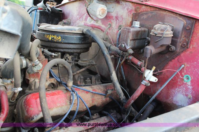 image for item K6975 1967 International Loadstar 1600 applicator truck