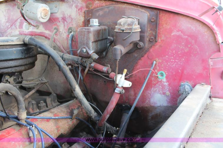 image for item K6975 1967 International Loadstar 1600 applicator truck