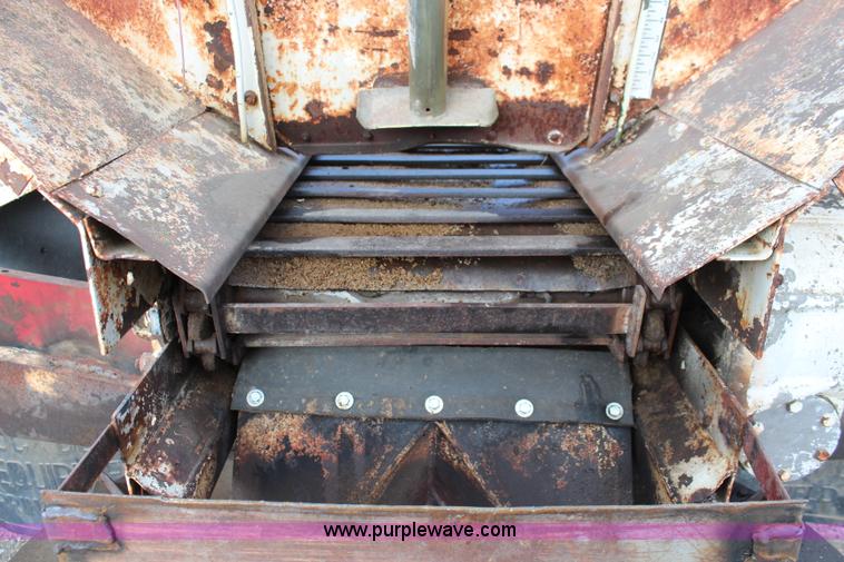 image for item K6975 1967 International Loadstar 1600 applicator truck