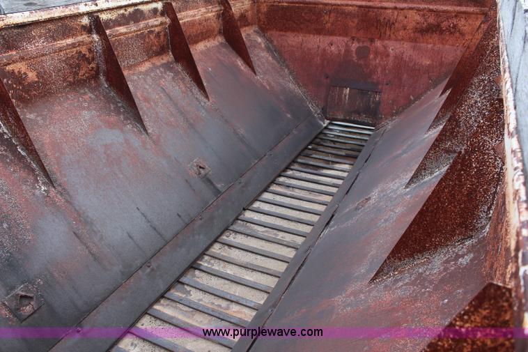 image for item K6975 1967 International Loadstar 1600 applicator truck