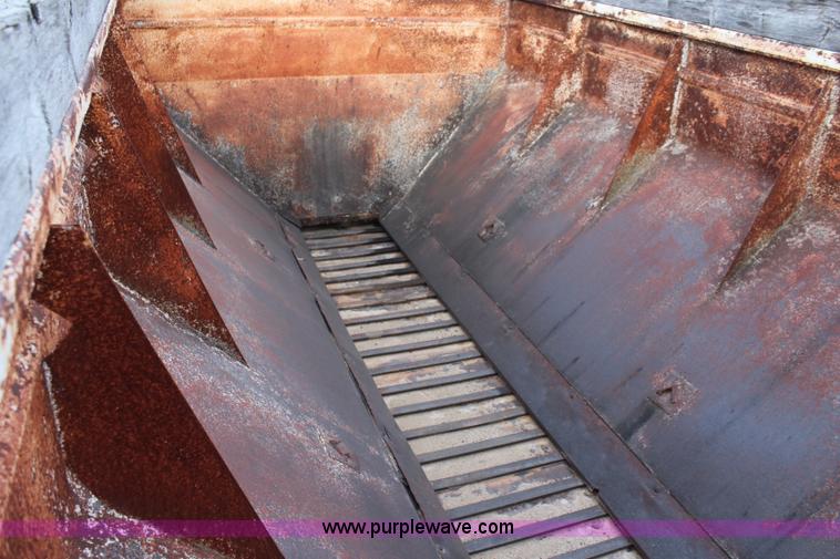 image for item K6975 1967 International Loadstar 1600 applicator truck